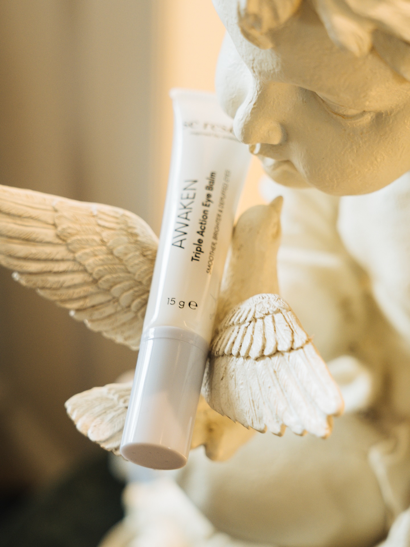 Awaken: crema de ochi 3-in-1 cu efect instant de netezire, pentru un aspect mai odihnit si mai luminos 😌✨